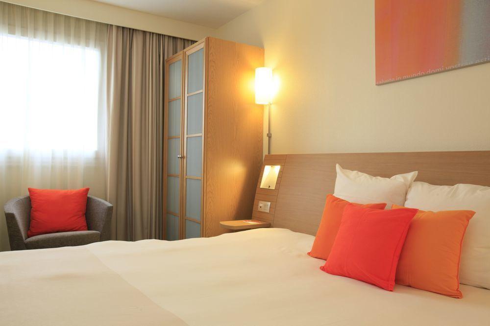 Novotel Nantes Centre Bord De Loire المظهر الخارجي الصورة